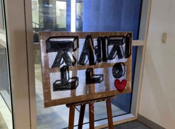 대학에 등장한 욱일기와 조센징 관련 전시물. (사진, 서경덕 교수)